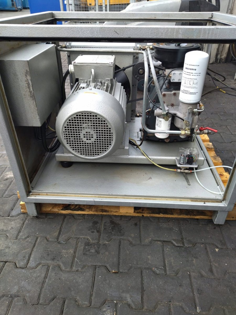 Kompresor Śrubowy 15kW 1,44m³/min 13 bar CREEMERS RCN 15 - 61 - Sklep Czemar