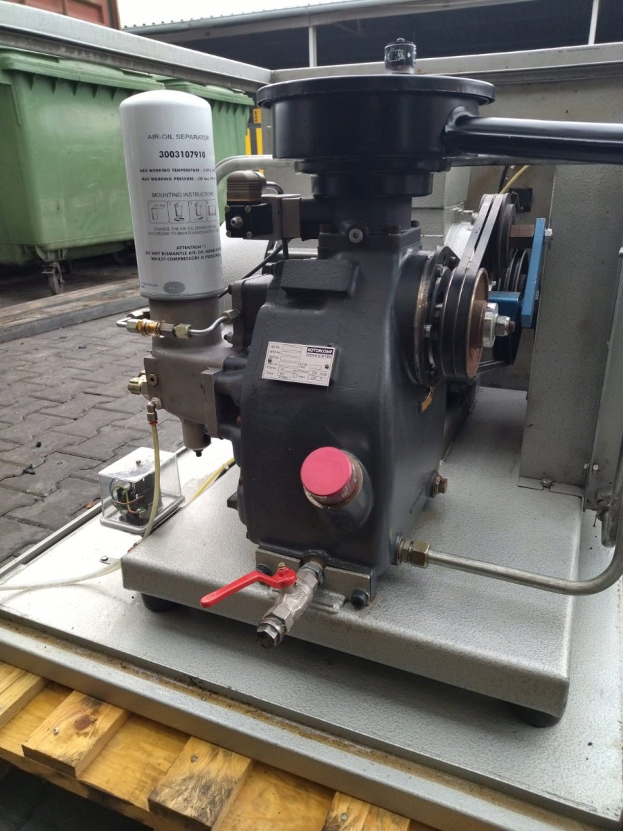Kompresor Śrubowy 15kW 1,44m³/min 13 bar CREEMERS RCN 15 - 61 - Sklep Czemar