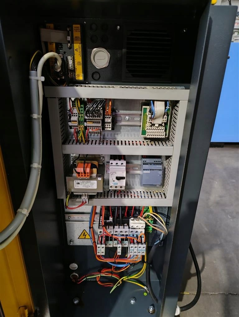 Kompresor Śrubowy KAESER SM9 5,5kW 0,9m3/min 8 bar 2009r - Sklep Czemar