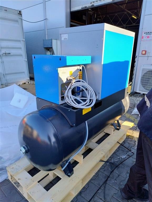 Sprężarka MARK MSM5.5D 5,5kW 0,7m3/min 10 bar wbud.osuszacz, zbiornik 500L - Sklep Czemar